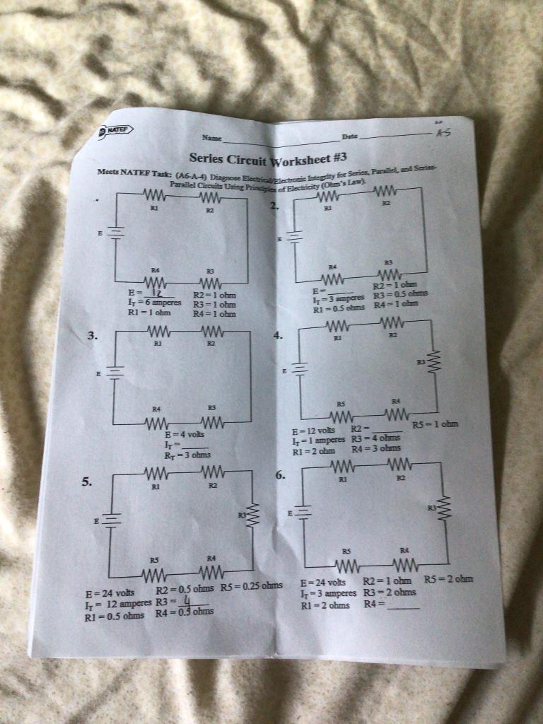 Solved Series Circuit Worksheet E Volts Ii Amperes Chegg