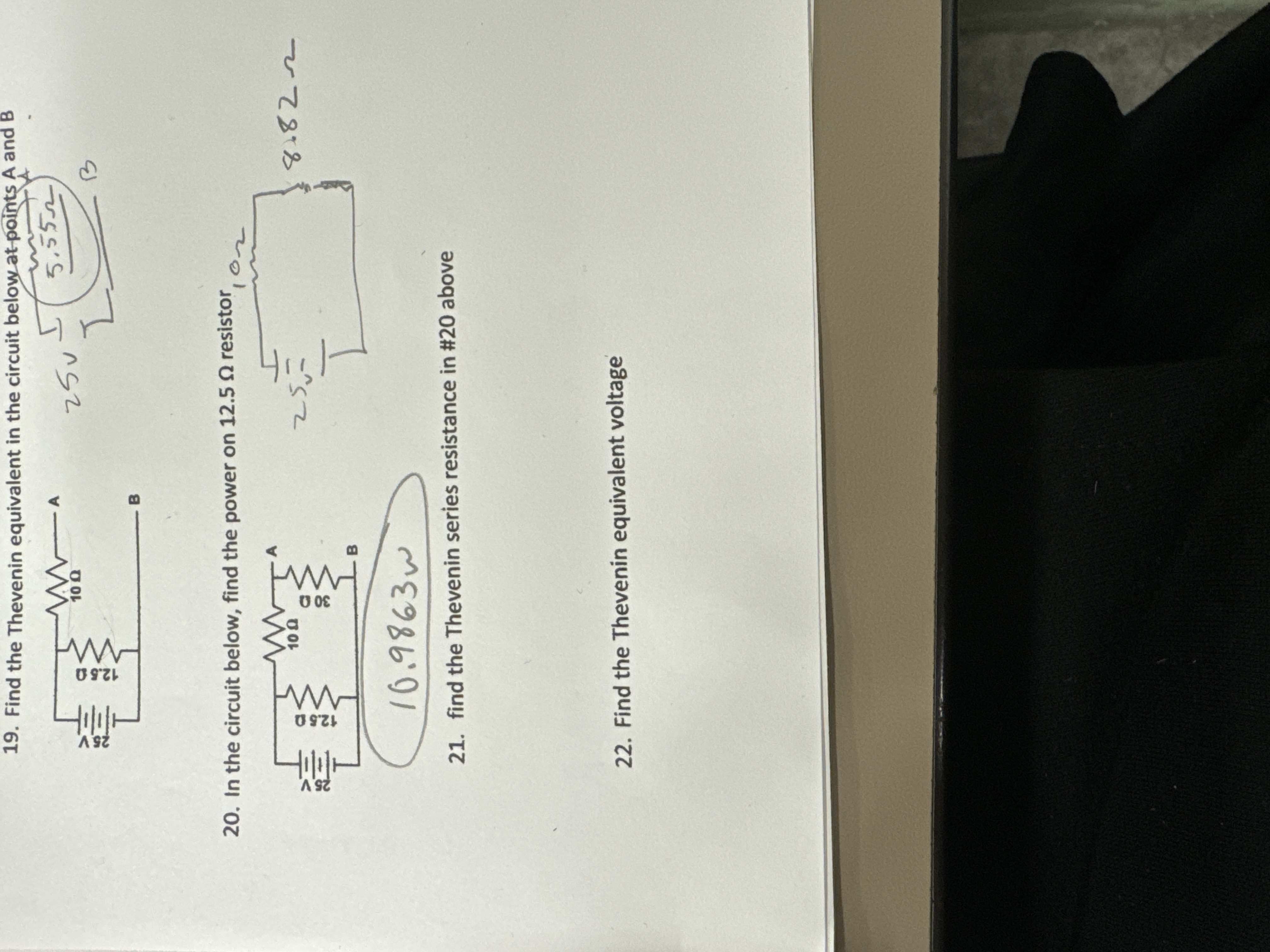 Solved Find the Thevenin equivalent in the circuit below at | Chegg.com