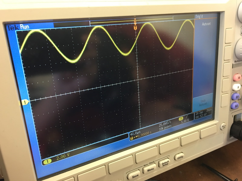 Solved Using an oscilloscope Below is an image of a wave | Chegg.com