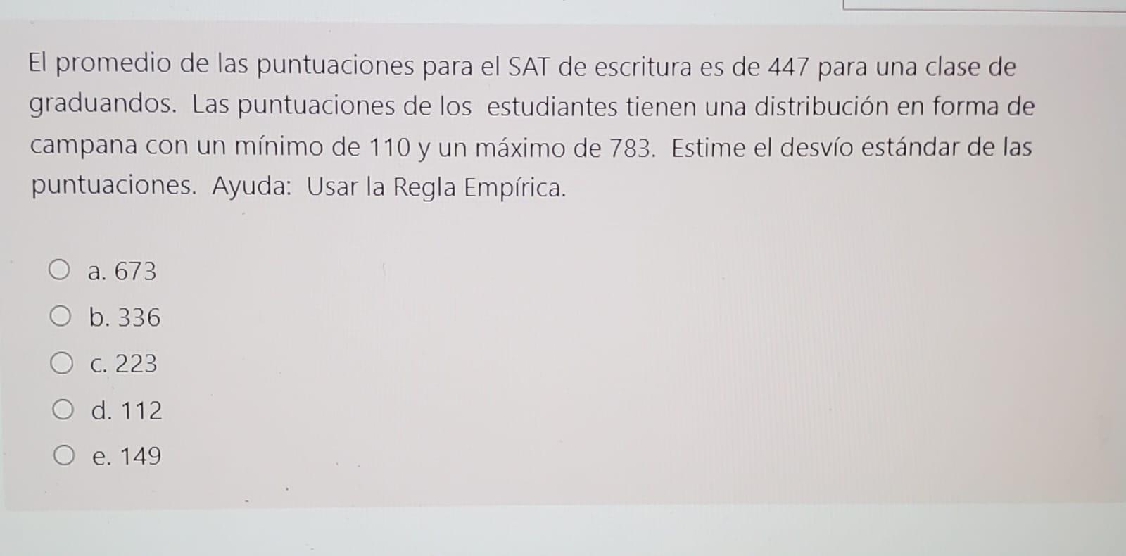 El promedio de las puntuaciones para el SAT de escritura es de 447 para una clase de graduandos. Las puntuaciones de los estu