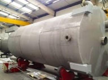 Solved Q) A large cylindrical pressure vessel shell, of the | Chegg.com