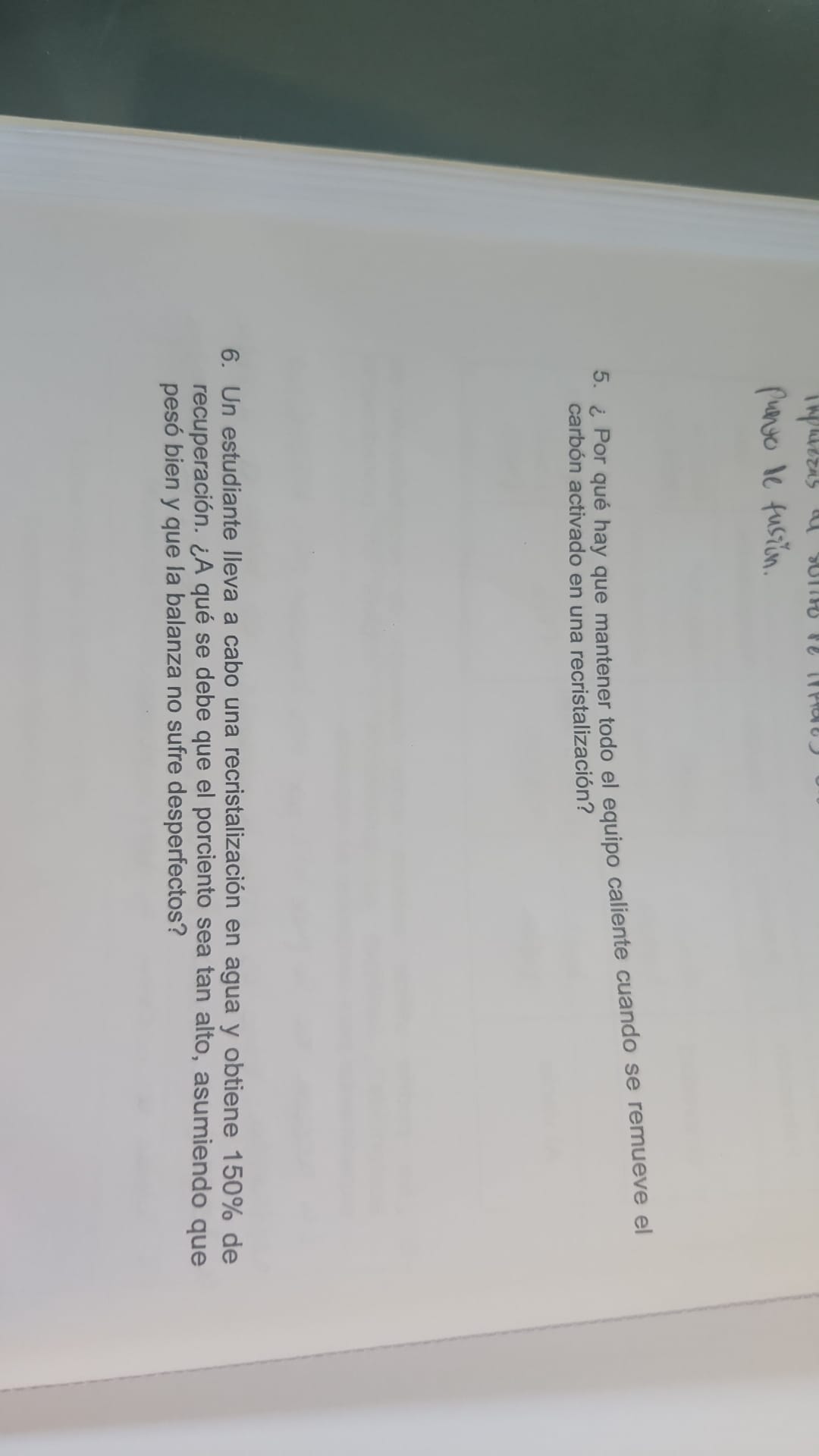 5. ¿ Por qué hay que mantener todo el equipo caliente cuando se remueve el carbón activado en una recristalización? 6. Un est