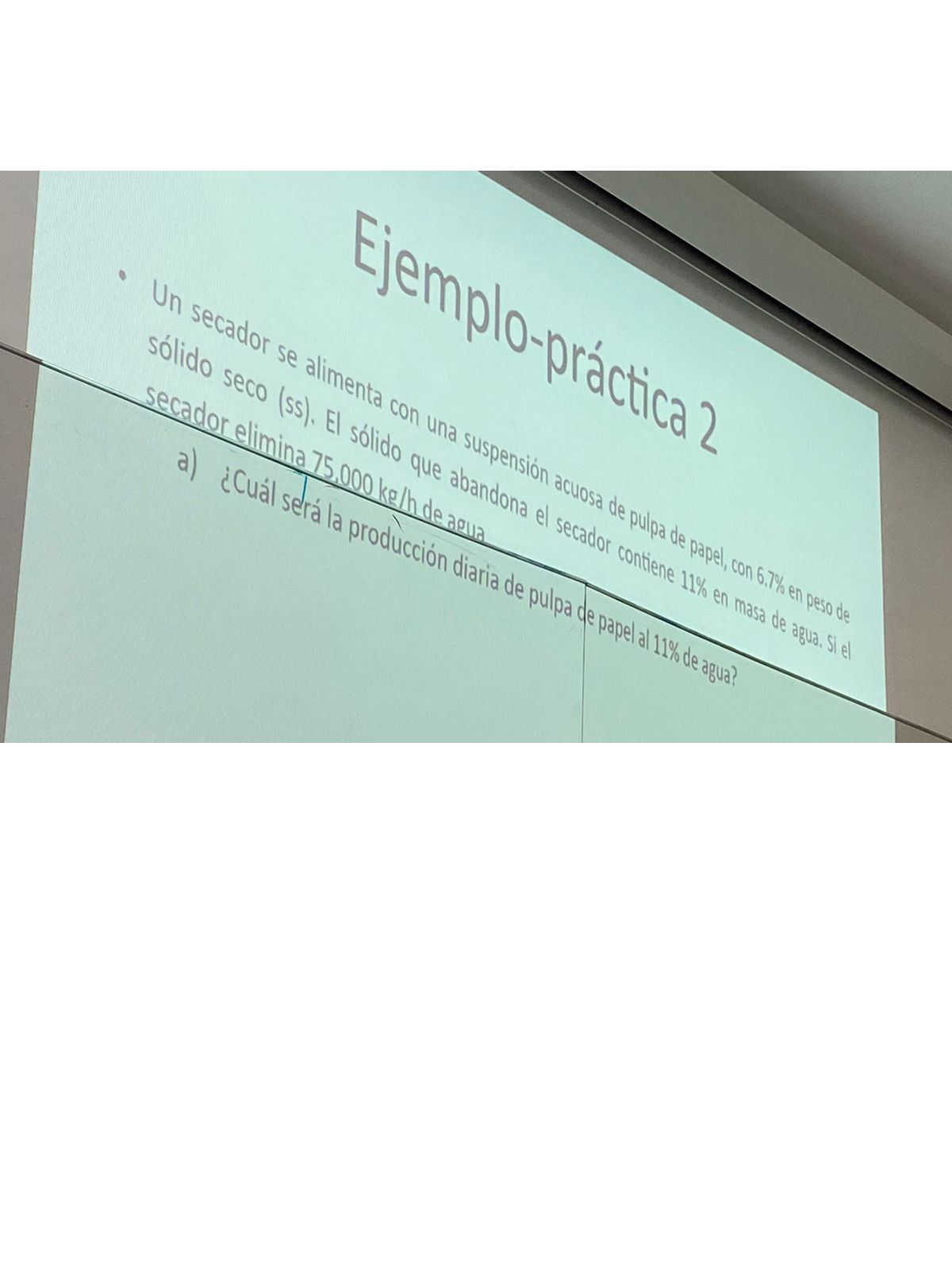 un secador se alimenta \( { }^{2} \) en una práctica?