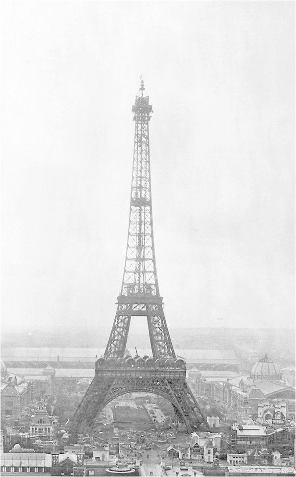 Agile vs. Waterfall: Why the Eiffel Tower was built in 2 years and the  Sagrada Familia