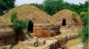 how were etruscan cemeteries arranged
