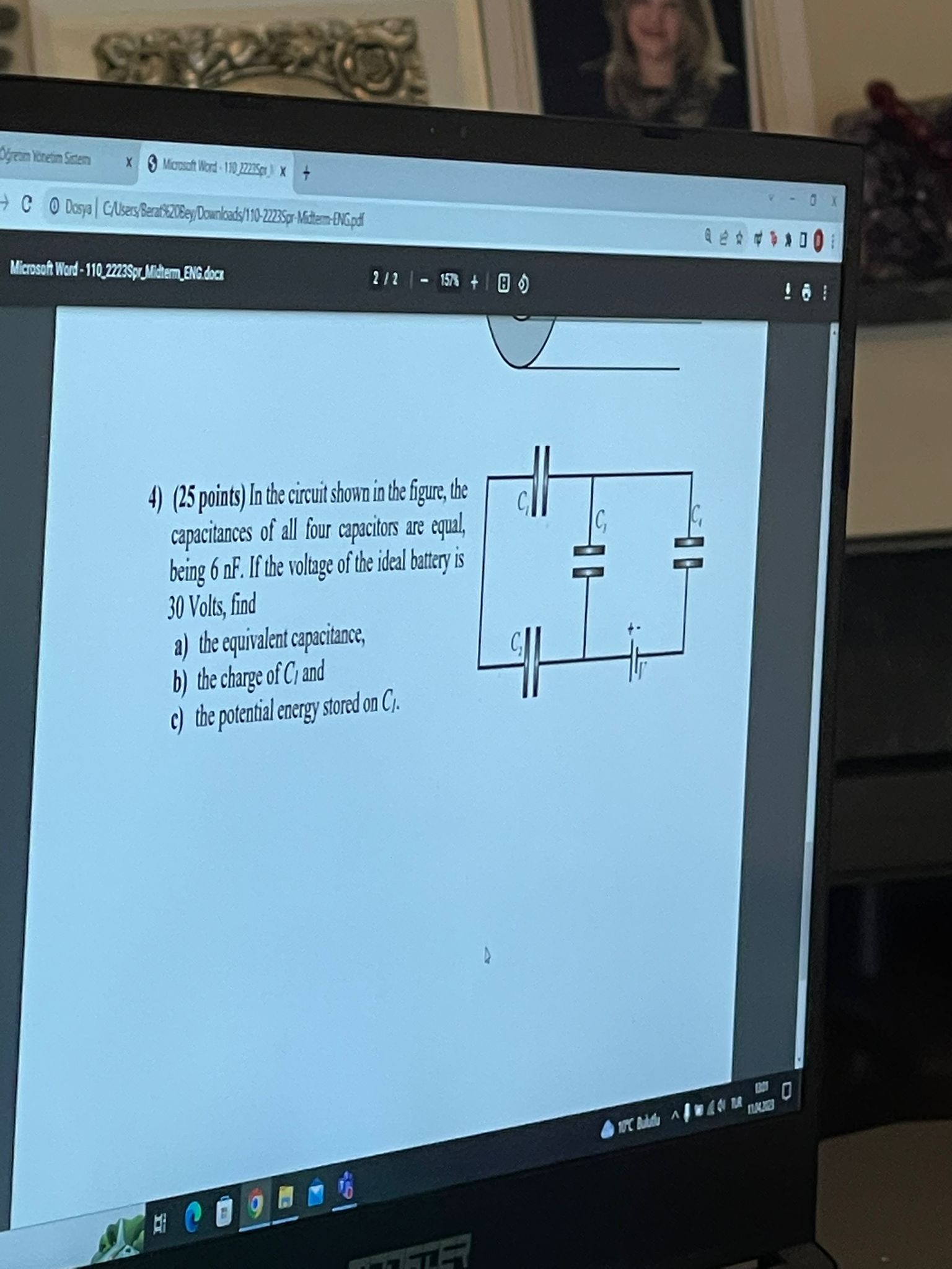 Solved 4) (25 Points) In The Circuit Shown In The Figure, | Chegg.com