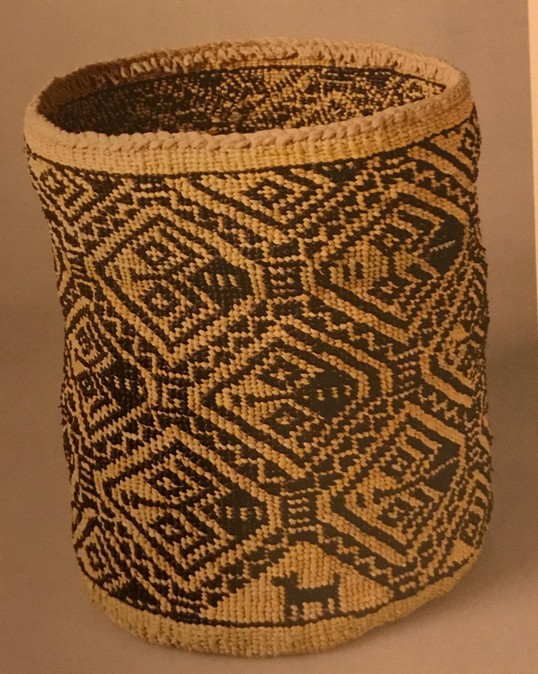 エスカラエバ氏の作とされるシルク作品「州の秋」1991年 美術品・