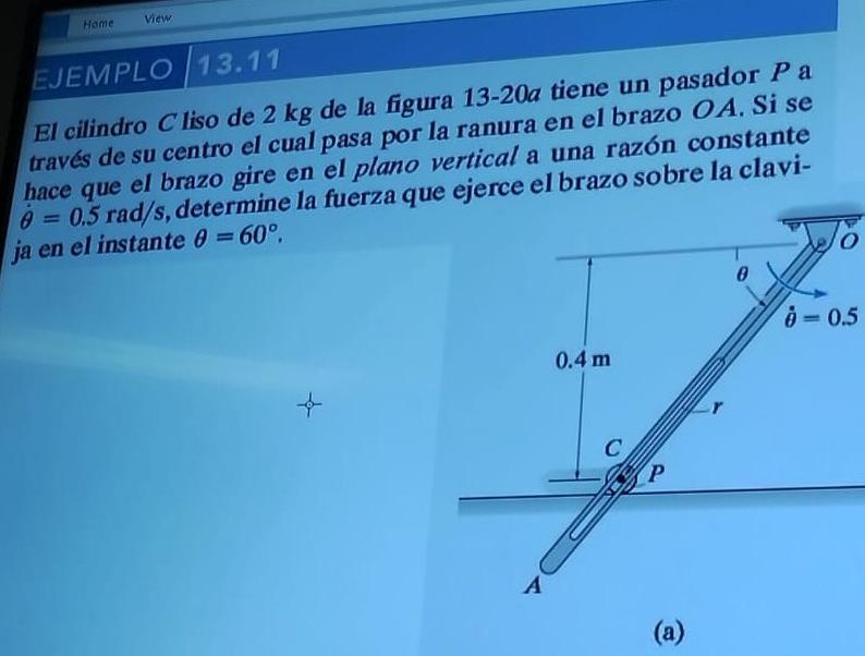 EJEMPLO 13.11 El cilindro \( C \) liso de \( 2 \mathrm{~kg} \) de la figura 13-20a tiene un pasador \( P \) a través de su ce