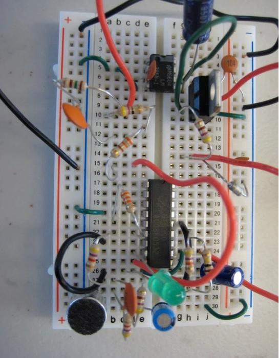 Draw the circuit of this breadboard.