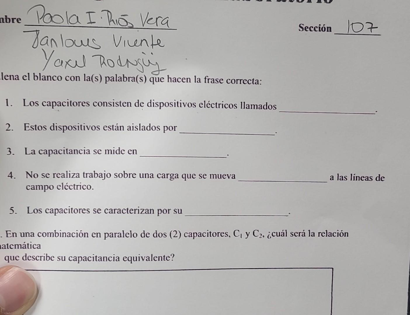 abre \( \frac{\text { Paola I. Riós Vera }}{\text { Janlous Viente }} \) Sección 107 lena el blanco con la(s) palabra(s) que