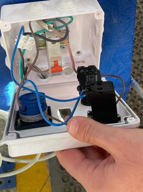 i want you draw Wiring diagram for this box | Chegg.com