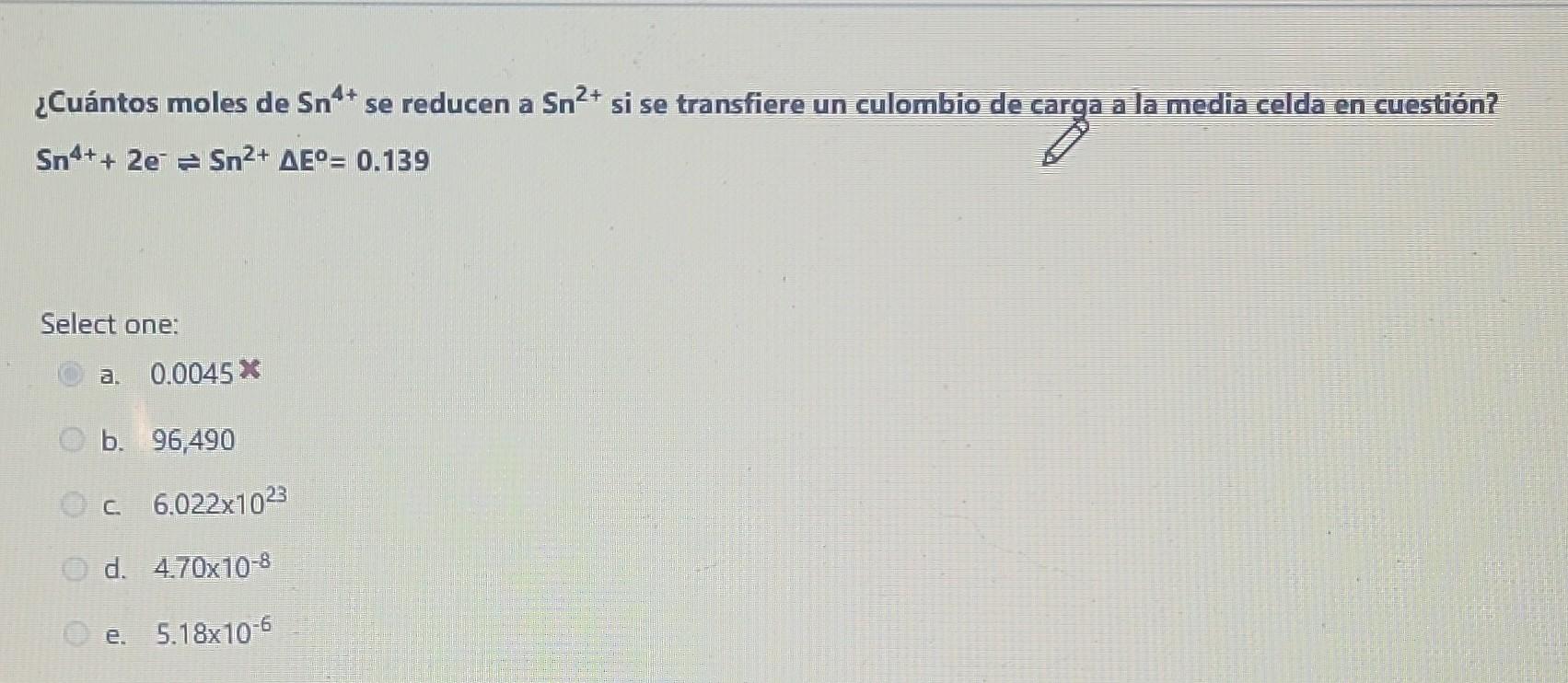 ¿Cuántos moles de \( \mathrm{Sn}^{4+} \) se reducen a \( \mathrm{Sn}^{2+} \) si se transfiere un culombio de carga a la media