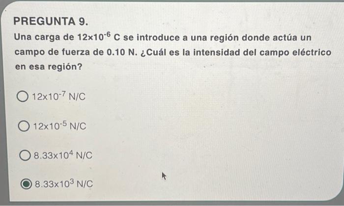 PREGUNTA 9. Una carga de \( 12 \times 10^{-6} \mathrm{C} \) se introduce a una región donde actúa un campo de fuerza de \( 0.