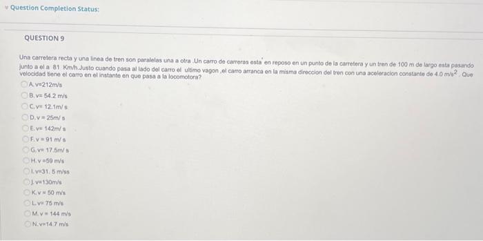 Una carretera recta y una linea de tren son paralelas una a otra. Un carro de carreros esta en reposo en un punto de la carr