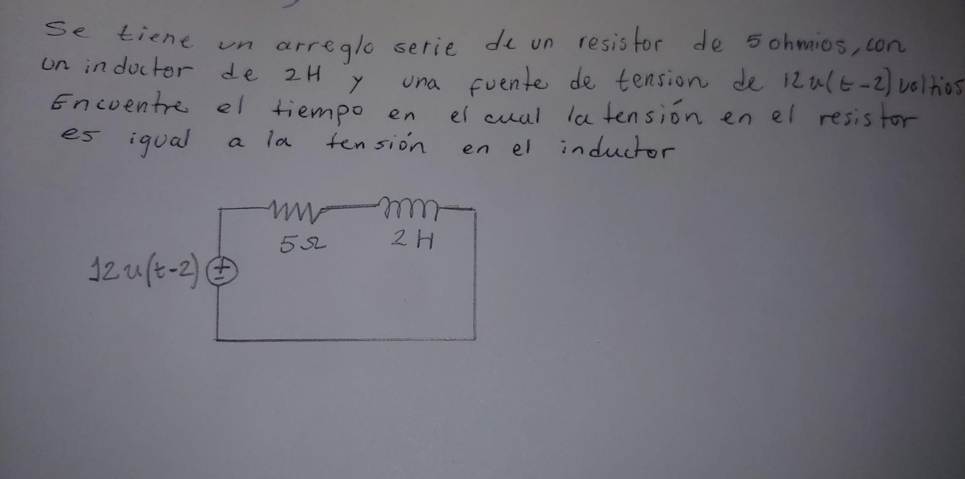 Solved Se tiene un arreglo serie de un resistor de 5 ohmios, | Chegg.com
