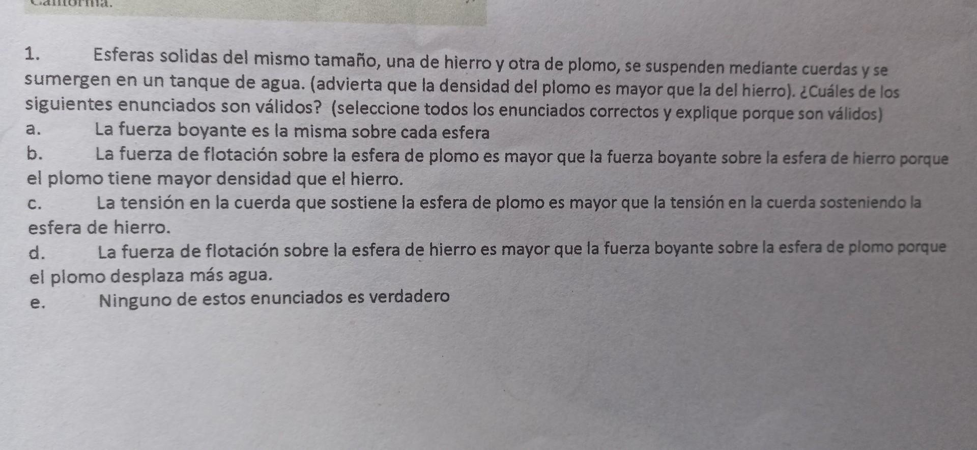 Esferas solidas del mismo tamaño, una de hierro y otra de plomo, se suspenden mediante cuerdas y se sumergen en un tanque de