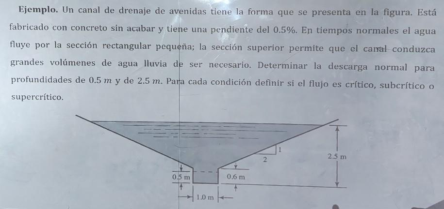 Ejemplo. Un canal de drenaje de avenidas tiene la forma que se presenta en la figura. Está fabricado con concreto sin acabar